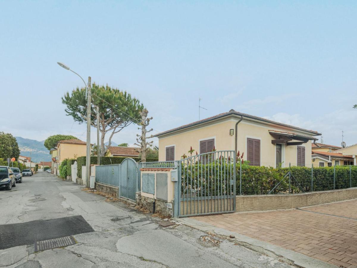 Holiday Home Manuela By Interhome مارينا دي بييتراسانْت المظهر الخارجي الصورة